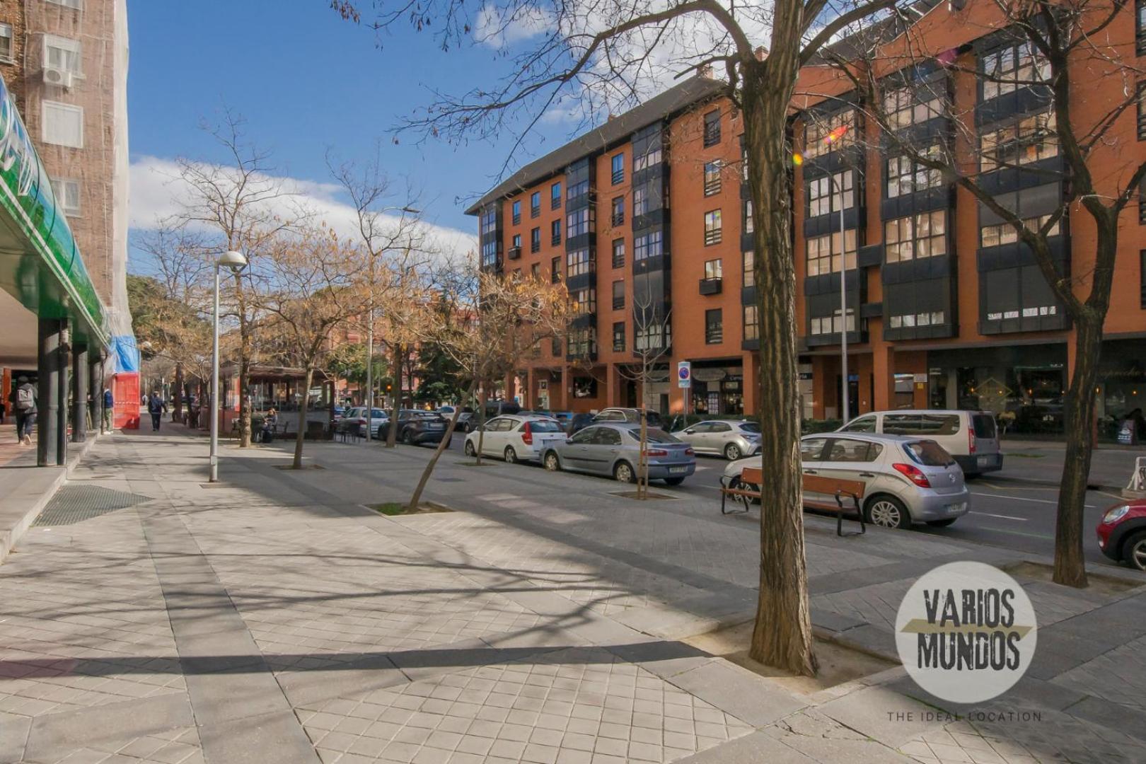 Escapada Con Parking Para 3, Vive La Latina — Photos 1